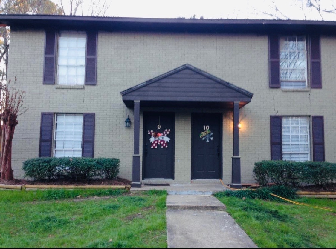 Covered Front Door - 1022 Old Mayhew Rd