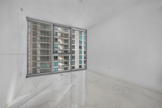 Building Photo - 300 Biscayne Blvd Way