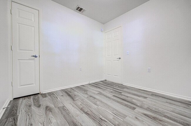 Building Photo - 8417 Twiggy Ln