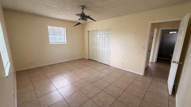 Building Photo - 1584 E Breezy Ln