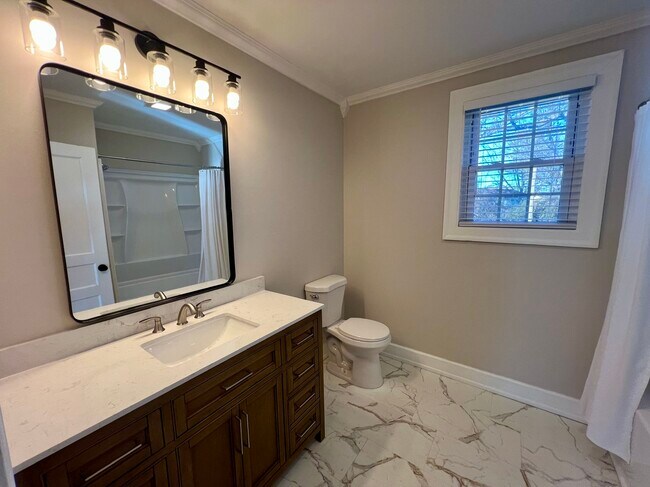 Building Photo - 1711 Greenland Dr