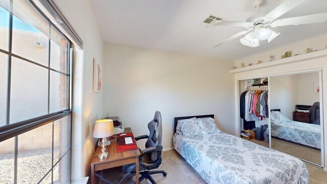 Building Photo - 3-Bedroom/2.5-Bathroom in Alamogordo, NM