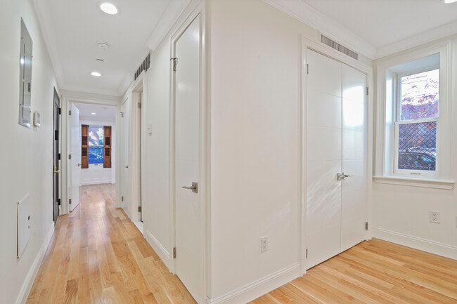 Building Photo - 1 Cambridge Pl