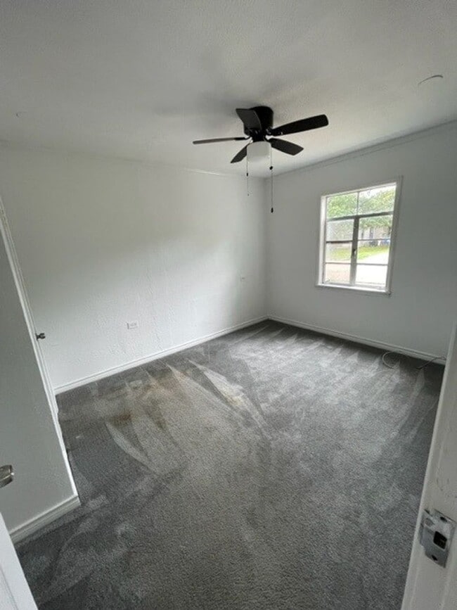 Building Photo - Connally ISD Home