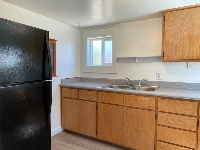 Building Photo - Great 1 Bedroom 1 Bath Cottage-ALL UTITLITES INCLUDED, except Power