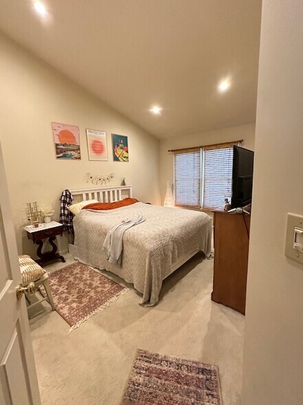 Master Bedroom - 397 S Pickett St