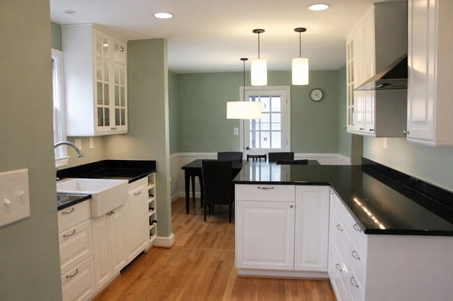 Building Photo - Charming 3BR Colonial with Fully Fenced Yard, Available Now