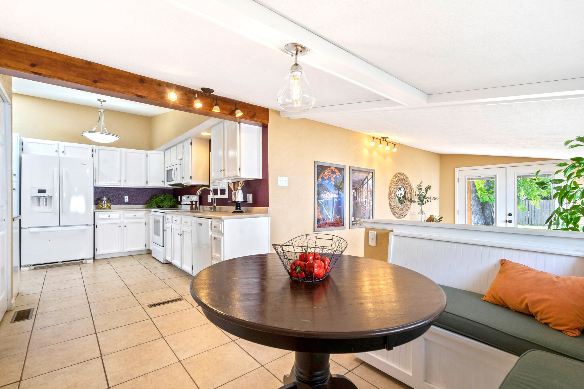 Building Photo - 1204 W 10th St