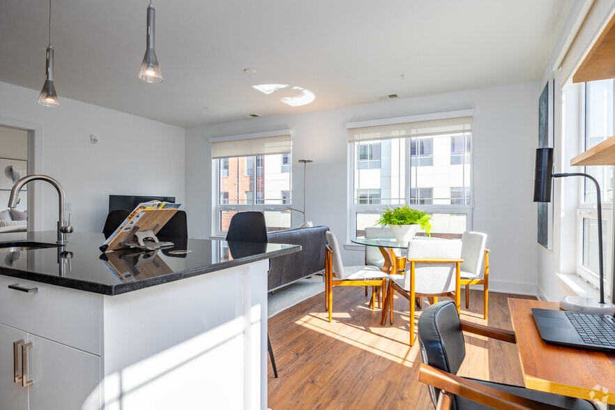 2BR, 2BA - The Nell