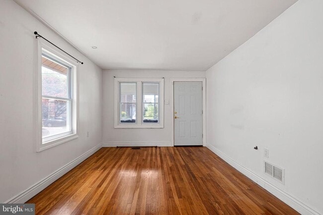 Building Photo - 27 Reamer Ave