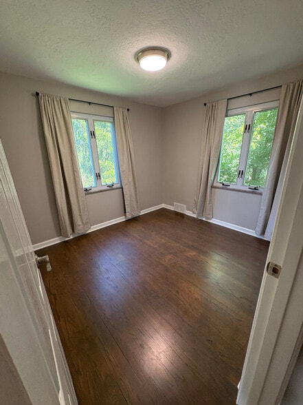 Building Photo - 129 Terrace Ct