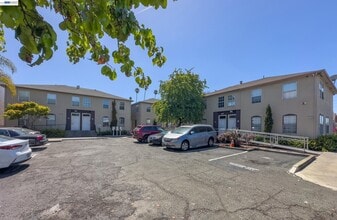 Building Photo - 2716 Adeline St