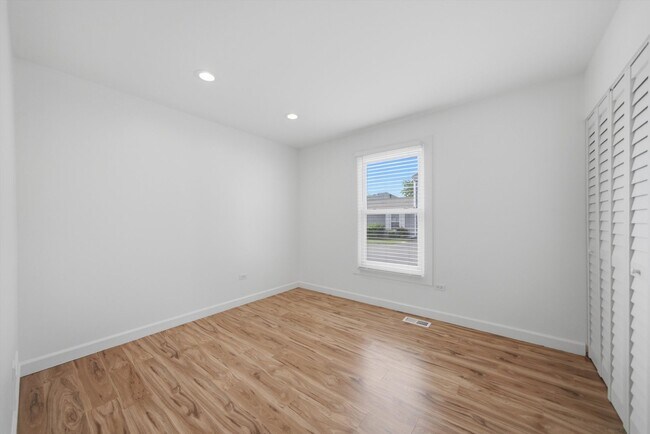 Building Photo - 1046 Hampton Harbor