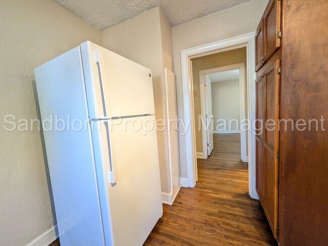 Building Photo - For Lease | Kendall-Whittier | 3 bed, 2 ba...