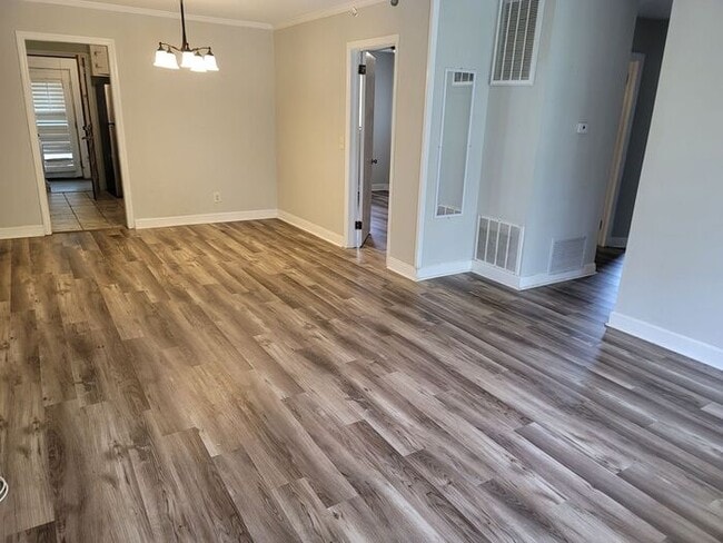 Building Photo - Southeast Columbia- Offering Self Guided Tour with RENTLY!