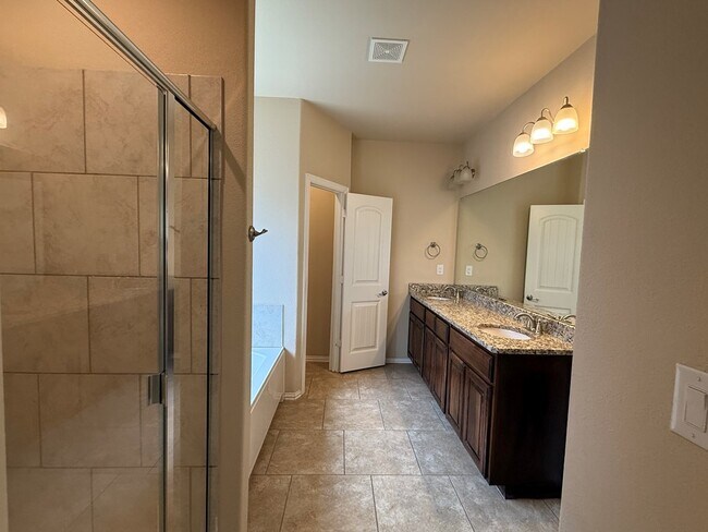 Building Photo - 7220 Cross B Rd