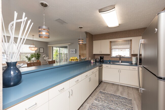Full and spacious kitchen - 208 C St