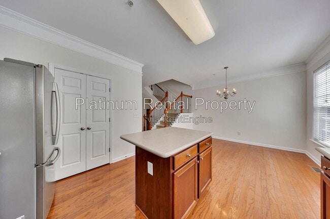 Building Photo - 221 Balaban Cir