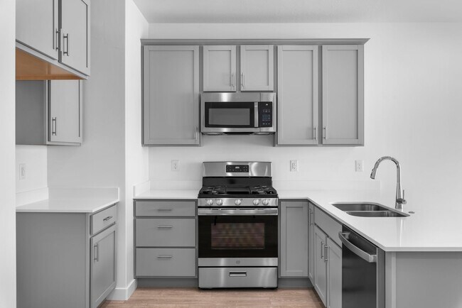 Building Photo - Brand New 3-bed, 3.5-bath Townhome-6 WEEKS FREE!