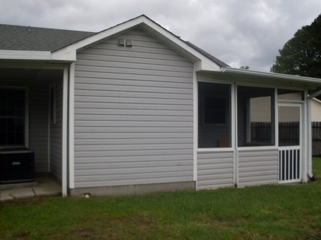 Building Photo - Cute Duplex in the Hunter's Creek Subdivis...