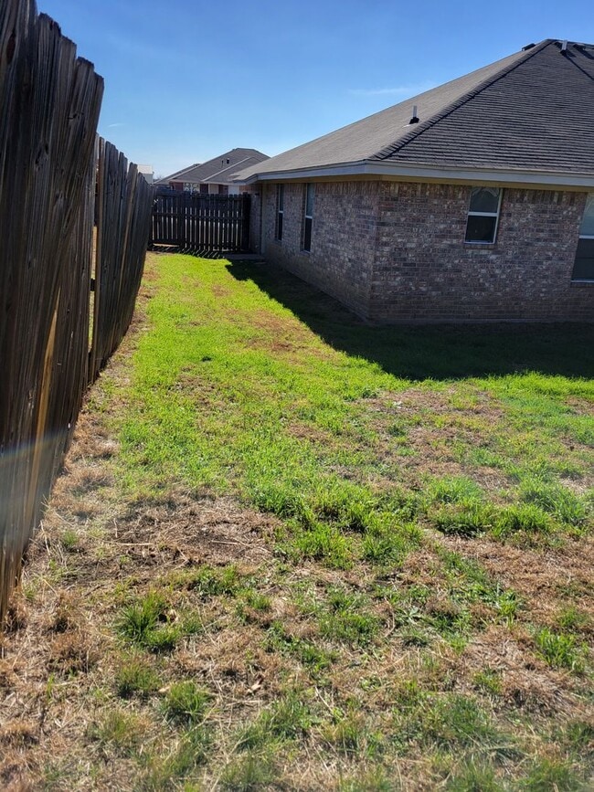 Building Photo - 404 Dale Ave