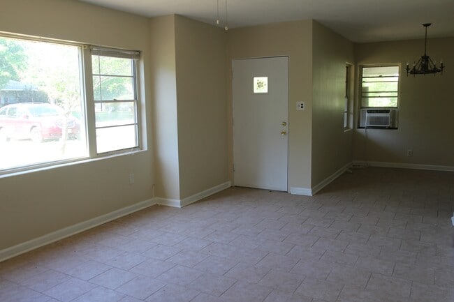 Building Photo - 1506 Evelyn Ave