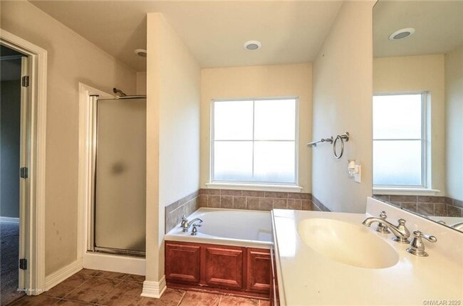 Building Photo - Savannah Place 3 Bed 2 Bath