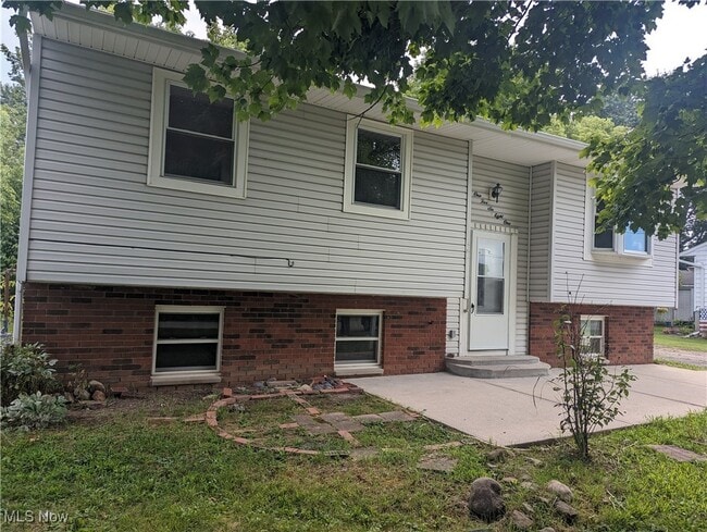 Building Photo - 15681 Oakdale St