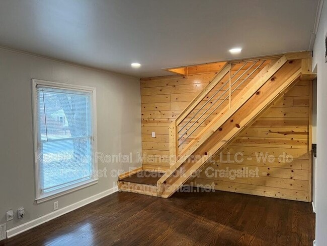 Building Photo - 8009 Summit St