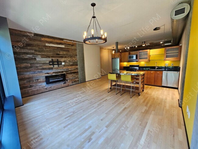 Building Photo - 333 NW 9th Ave