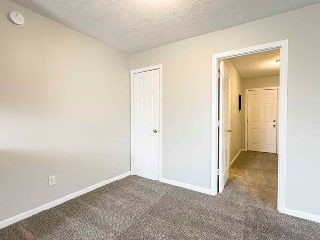 Building Photo - 19-419 Thompsonville Ln