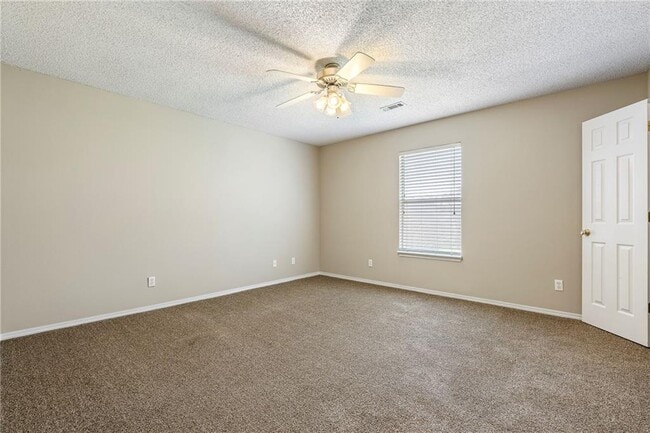 Building Photo - 2502 Parkcrest Dr