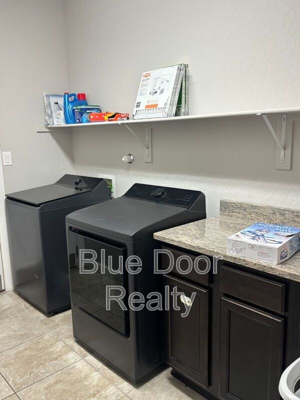 Building Photo - 7312 Valle Cantero Ln NW