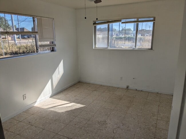 Building Photo - 1439 N Alamo Rd