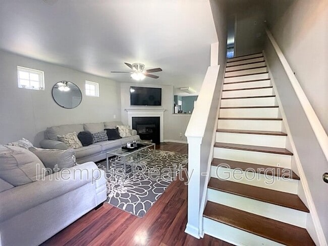 Building Photo - 238 Oak Grove Way