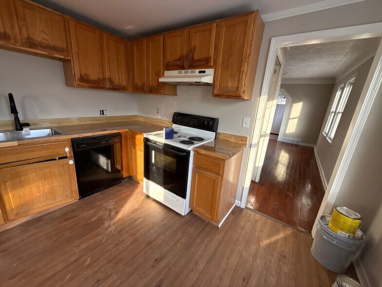 Building Photo - 26537 Brettonwoods St