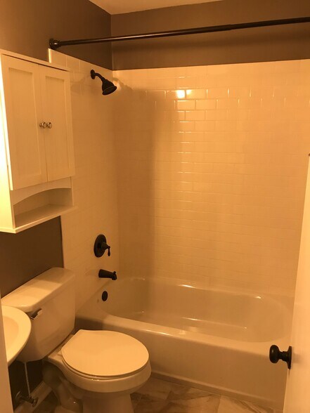 Building Photo - 507 Rock Cliff Ct