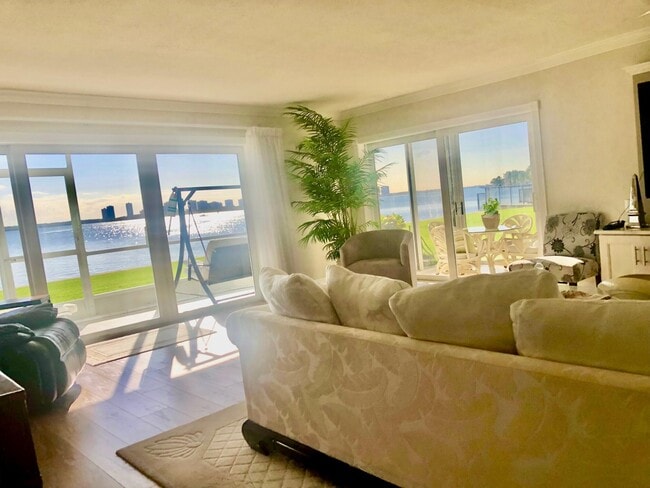 Building Photo - 60 Yacht Club Dr