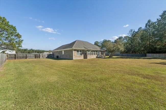 Building Photo - AVAILABLE NOW! (Pet Friendly)