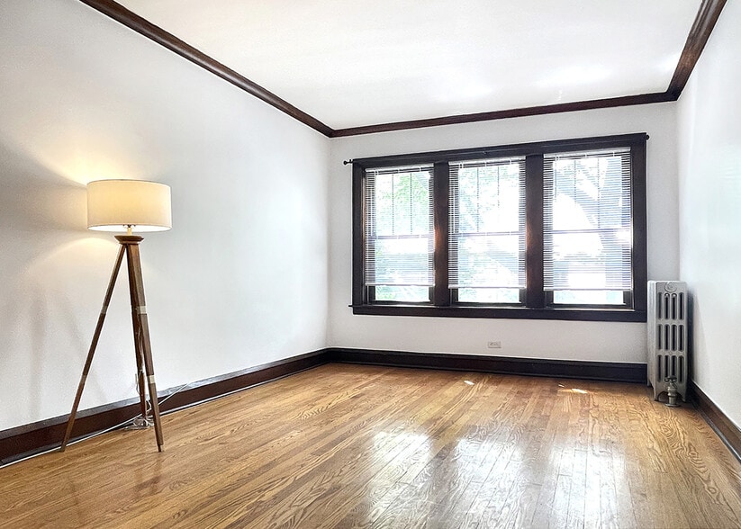 Living Room - North Wolcott Ave