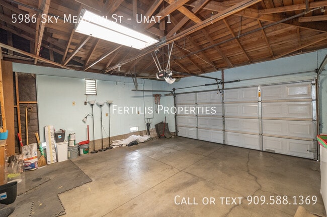 Building Photo - 5986 Sky Meadow St