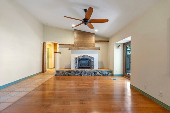 Living Room - 2100 Brittany Meadows Dr