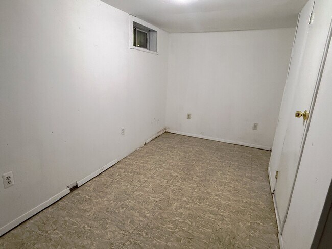 Building Photo - 44 Madison Dr