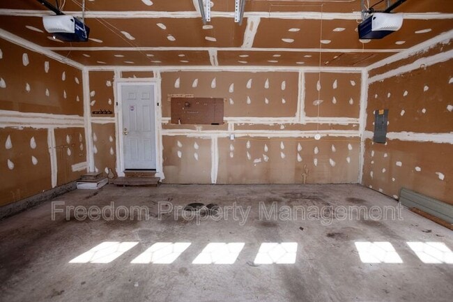 Building Photo - 8768 Tomislav St