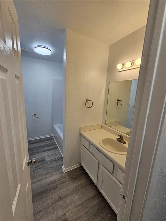 Building Photo - 2324 W Roselawn St