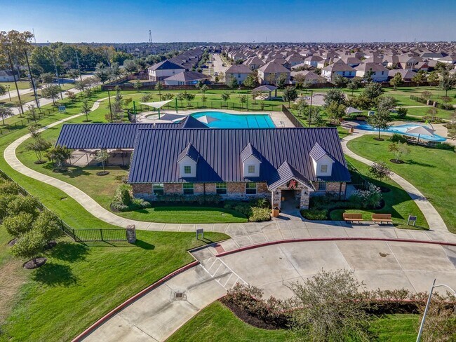 Building Photo - 3022 Bugatti Dr