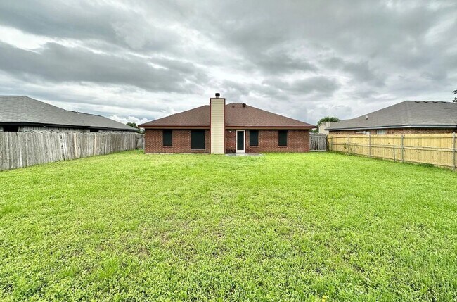 Building Photo - 3805 Sawtooth Dr