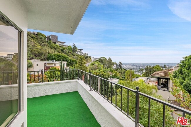 Building Photo - 1713 Queens Ct