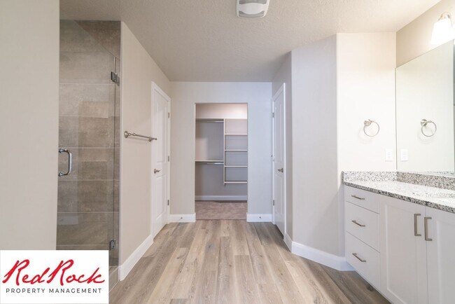 Building Photo - Stunning 4 Bedroom Townhome in Hurricane H...