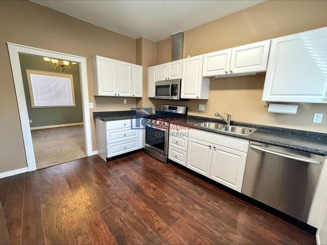 Building Photo - 229 E Las Vegas St